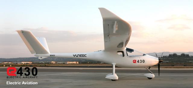 Электросамолет Yuneec E430 на взлетно-посадочной полосе