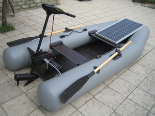 Электромоторная лодка с солнечной батареей